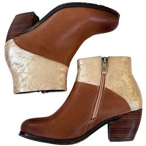 LIKE New Elite By Corkys Leather Ankle Boots
